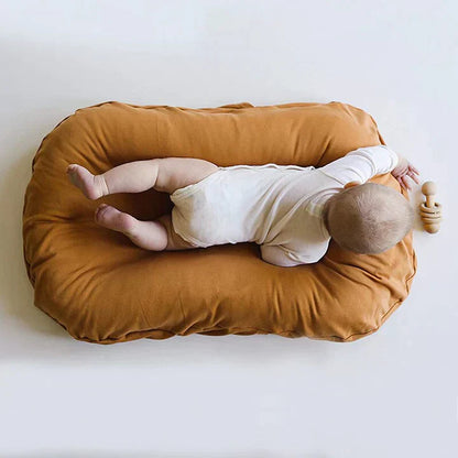 Geborgen Babynestje met Kussenvulling – Comfortabel en Reisvriendelijk