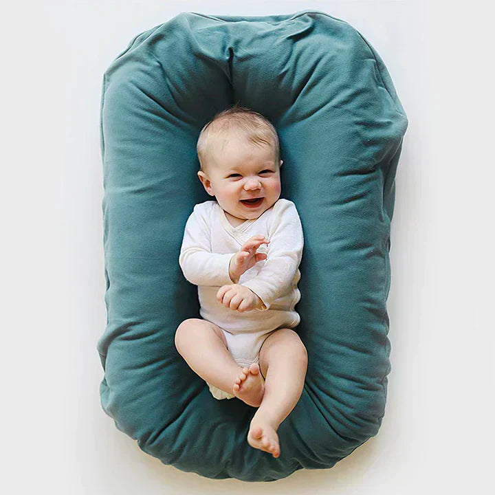 Geborgen Babynestje met Kussenvulling – Comfortabel en Reisvriendelijk